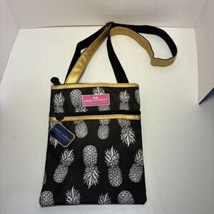 NEW SIMPLY SOUTHERN PINEAPPLE PRINT CROSSBODY BAG, BLACK/WHITE/GOLD